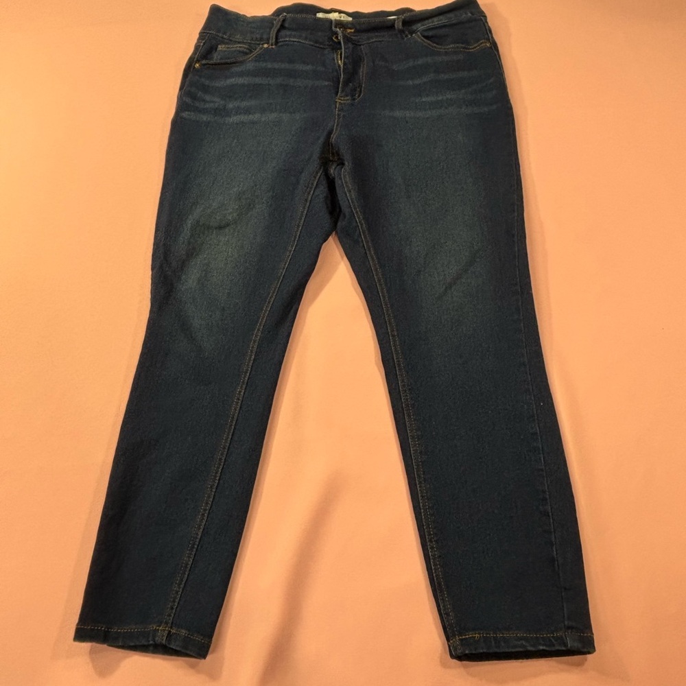 Ellen Tracy Denim Blue Jeans. Sz 18W. Great Condition. Very Cute!